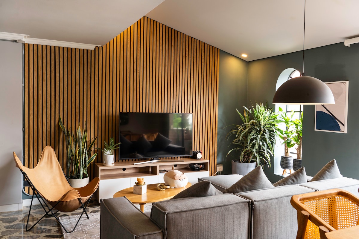 Air Conditioning/500 MB Internet/4 bed/3 bath