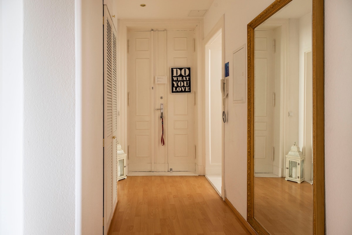 Sunny, elegant centre flat, high ceilings - Photo 24